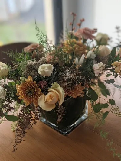 Bouquet de fleurs de couleur beige